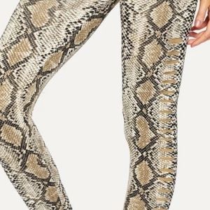 100% cotton snake print legging
